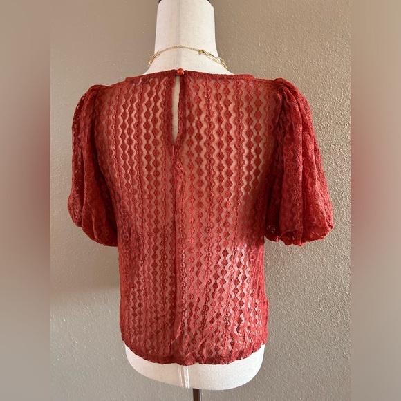 Lace embroidered short puff sleeve blouse - Picture 5 of 8